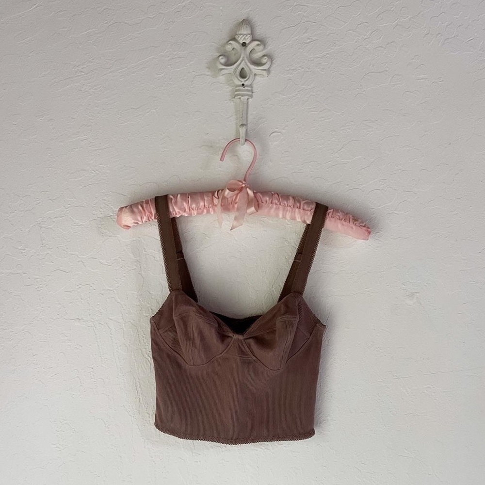 Skims Picot Cropped Cami in Umber